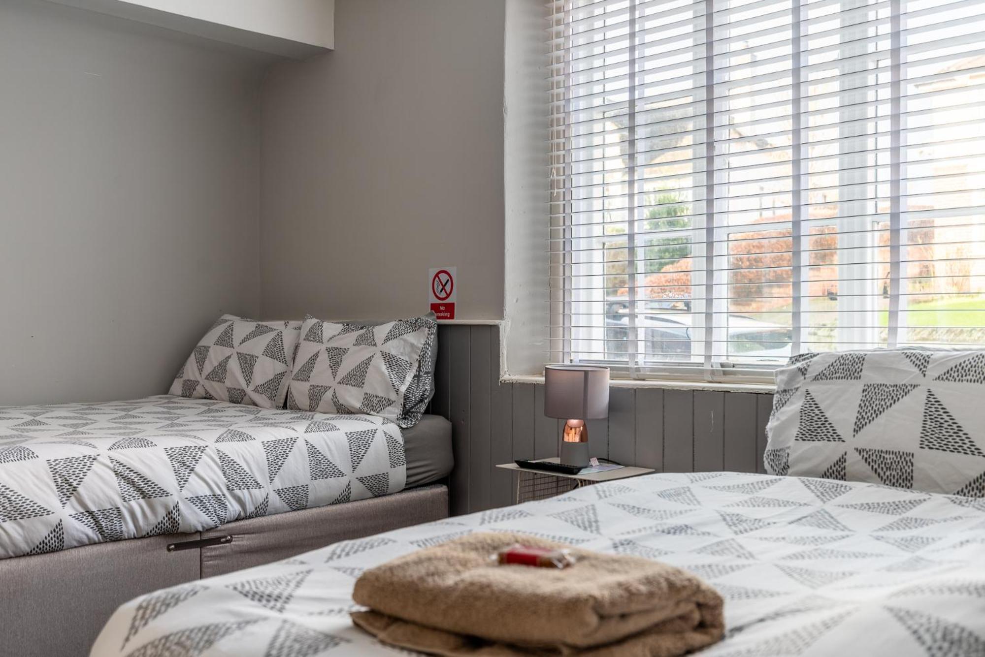 Airfield Manor Guest House Castle Donington Bagian luar foto